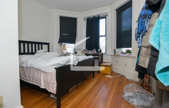 Great deal! 3-bed, 1 Bath in Allston on The B Line; Heat/HW Incl!