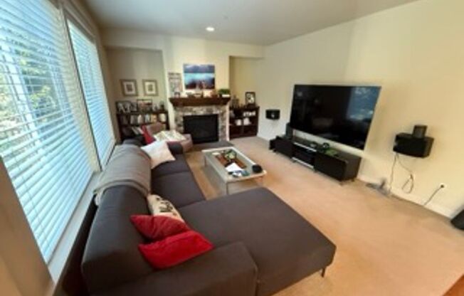 Modern 4BR Home in Redmond with Spacious Layout