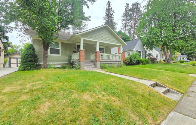 $2,600 - 3 Bed / 2 Bath Beautiful Craftsman Home by Manito Park
