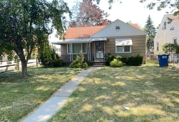 Welcome to this charming 2 bedroom, 1 bathroom home located in Toledo, OH.