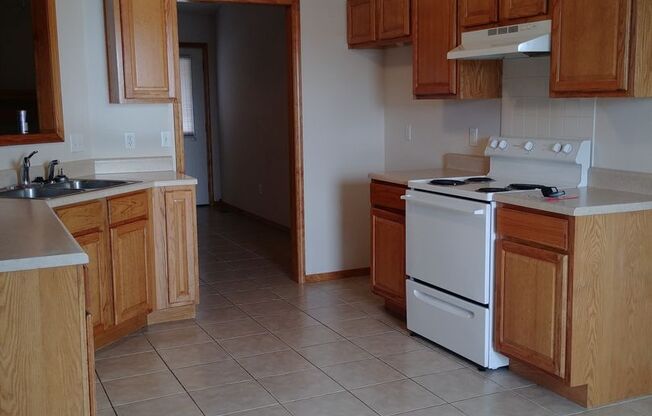 3 beds, 2 baths, $1,595