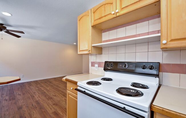 Studio, 1 bath, 400 sqft, $1,275, Unit A07