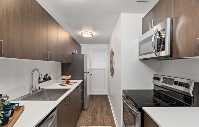 2 beds, 1 bath, 716 sqft, $1,695, Unit 14