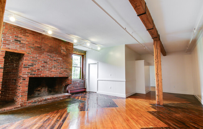 2 beds, 1 bath, 1,100 sqft, $4,400, Unit E214