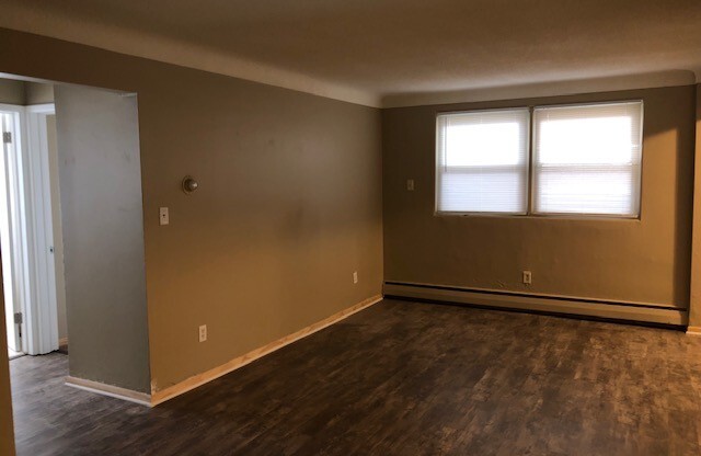 594 Lawson Ave West