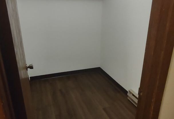 2 beds, 1 bath, 1,164 sqft, $1,450, Unit 342