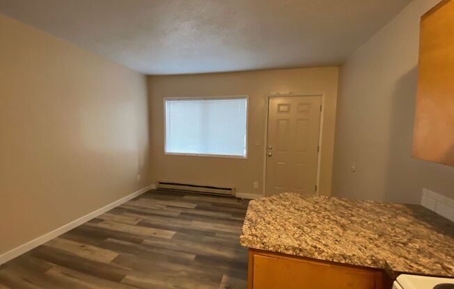 1 bed, 1 bath, $895, Unit #5