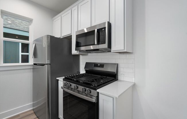 1 bed, 1 bath, 600 sqft, $1,300