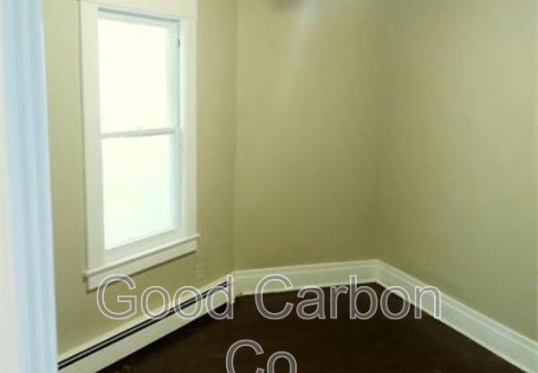 2 beds, 1 bath, $1,100