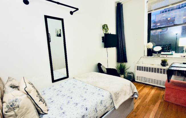 2nd Ave and East 75th St