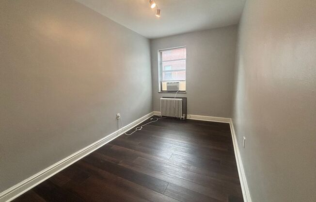 3 beds, 1 bath, 1,000 sqft, $2,140, Unit 6236 Fifth Ave. #306C