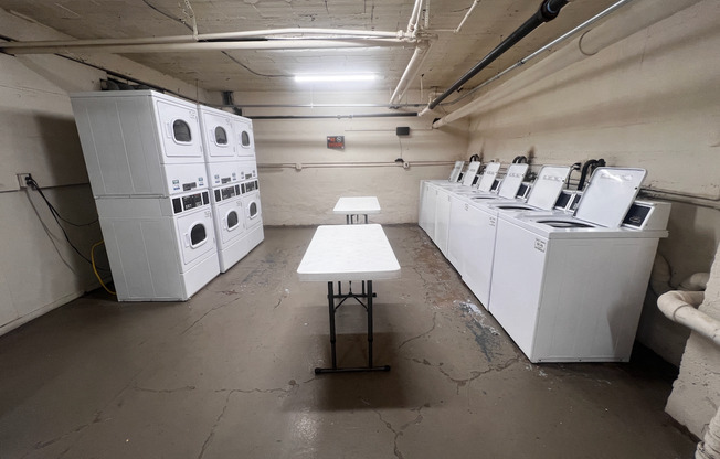 Studio, 1 bath, 450 sqft, $945, Unit 414