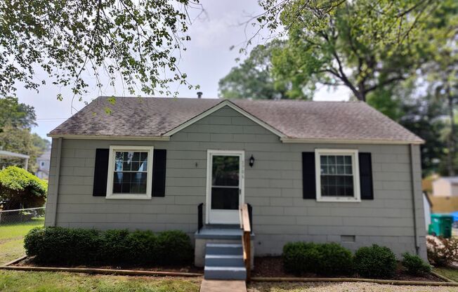 3 BR / 1 BA Cozy Cape in West End