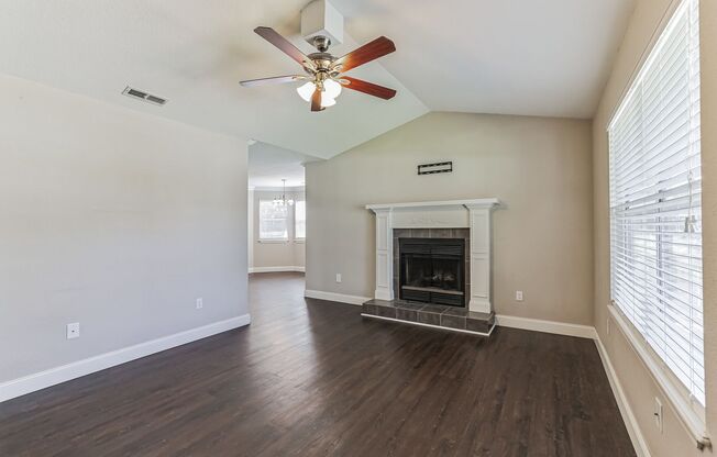 READY FOR MOVE IN! 3/ 2 Home for Rent