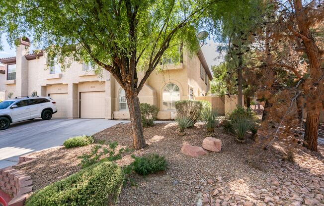 Charming 3-Bedroom Townhome in Stone Canyon, Henderson!