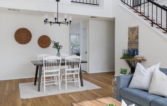 1805 WHITE OAK CV