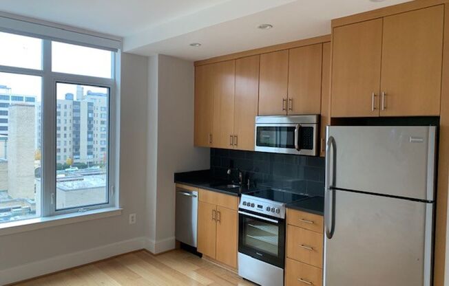 1 bed, 1 bath, $2,350, Unit 624