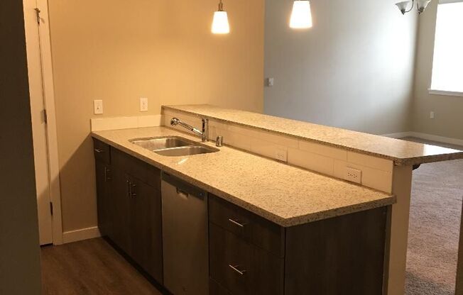 3 beds, 2 baths, $2,220, Unit 4858-102