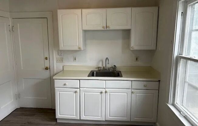 2 beds, 1 bath, $850, Unit Downstairs