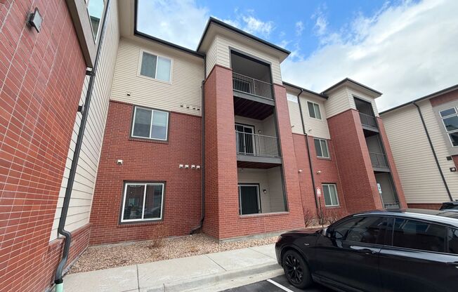 Beautifully updated 2‑bed, 2‑bath ground‑floor condo in Aurora, CO