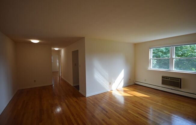 2 beds, 1 bath, 874 sqft, $1,445, Unit L-34