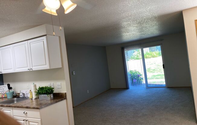 2 beds, 1 bath, 800 sqft, $1,679, Unit 8015