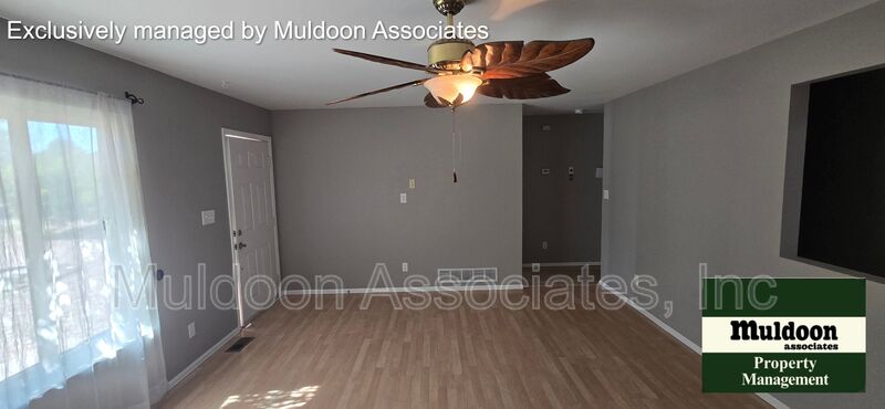 220 S Caddoa Dr