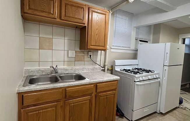 Dewey Apartments (3301 Dewey Ave.)