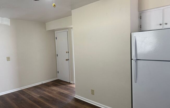 2 beds, 1 bath, 988 sqft, $1,300, Unit 831 Kerns