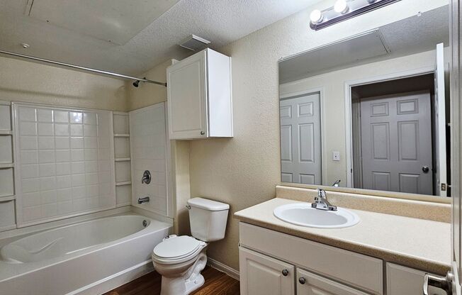 2 beds, 2 baths, $1,450, Unit # 1211
