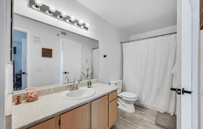 2 beds, 2 baths, 1,049 sqft, $2,600