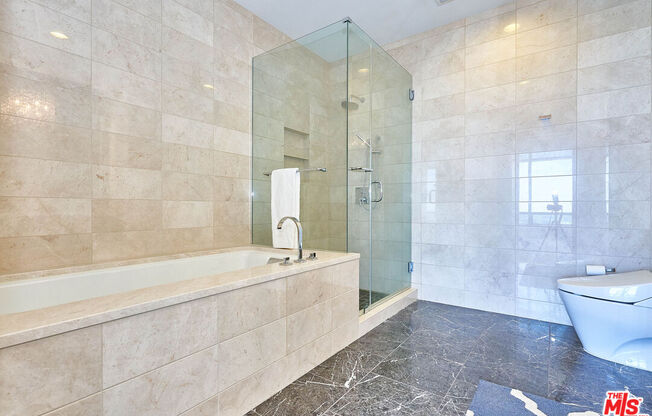 1 bed, 2 baths, 1,000 sqft, $6,195, Unit 31E