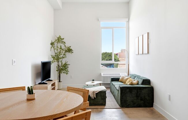Studio, 1 bath, 374 sqft, $1,495, Unit 207-E