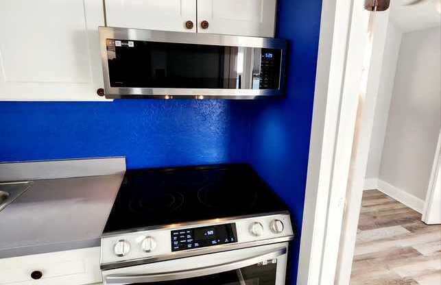 2 beds, 1 bath, 875 sqft, $1,850