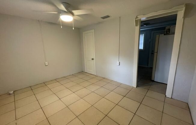 2 beds, 1 bath, $1,150