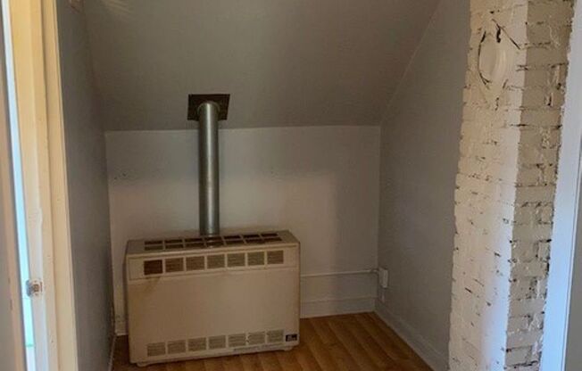 2 beds, 1 bath, $765, Unit Unit 2