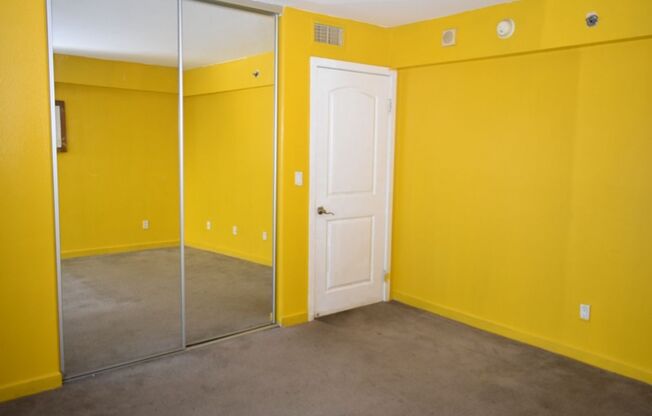 2 beds, 1 bath, $2,100, Unit UNIT 909