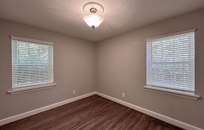 2 beds, 1 bath, $1,900