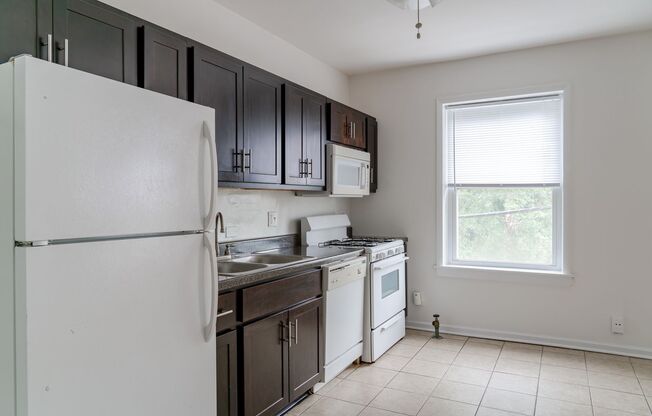 1 bed, 1 bath, 375 sqft, $1,365, Unit 4615-2L