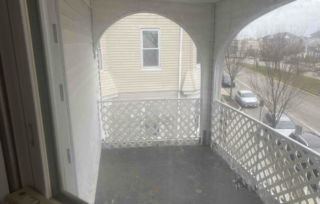 875 PLYMOUTH AVE