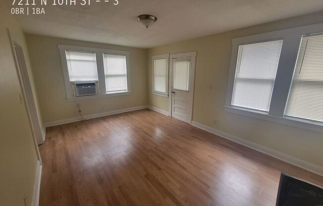 7211 N 10 ST