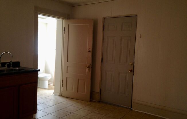 *** Apartments in South Oakland * Pet Friendly * Spacious & Renovated * Walk to Pitt * Available Now * Tour Today ***