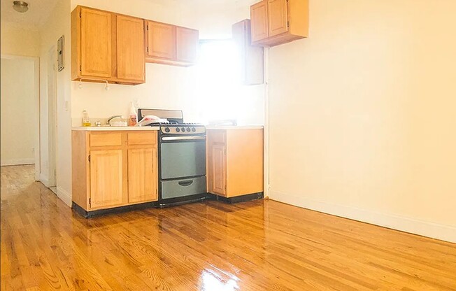 2 beds, 1 bath, $3,050, Unit 3A