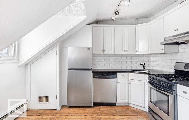 313 W 20 ST
