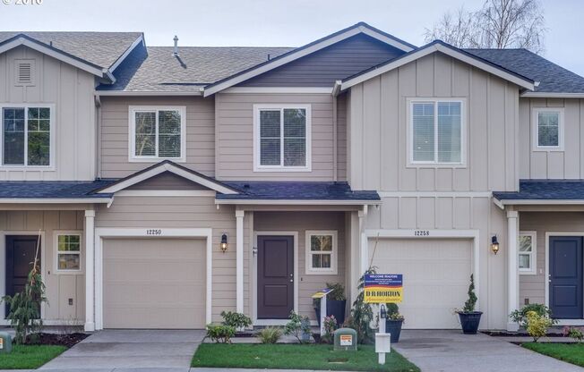 3 Bedroom Sherwood Townhome in Cedar Brook Neighborhood!