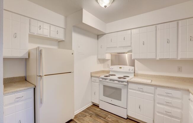 3 beds, 2 baths, 1,330 sqft, $1,950, Unit 75603b