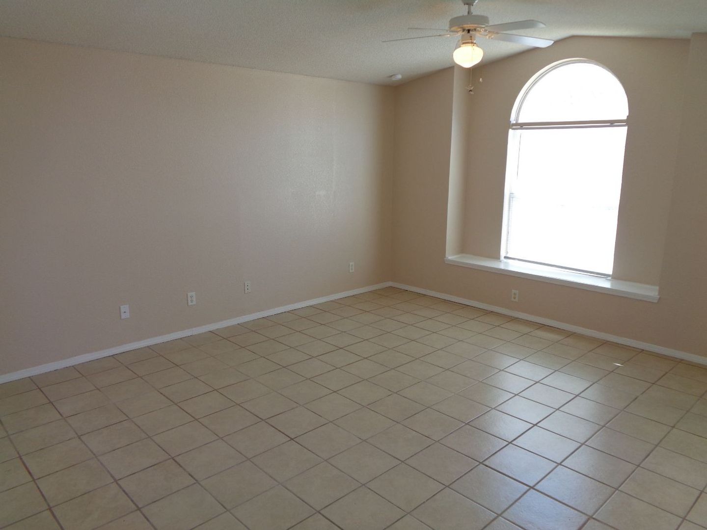 Adorable Single Level Eastside Home With Evaporative Air Located In Quiet Neighborhood