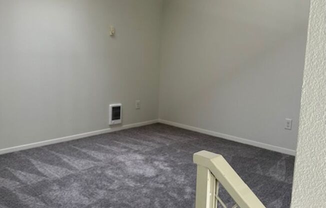 2 beds, 1 bath, 700 sqft, $1,200, Unit 221