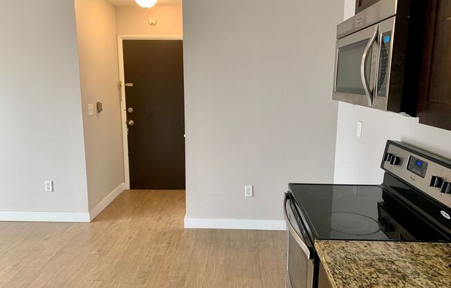 2 beds, 1 bath, $1,300, Unit 301