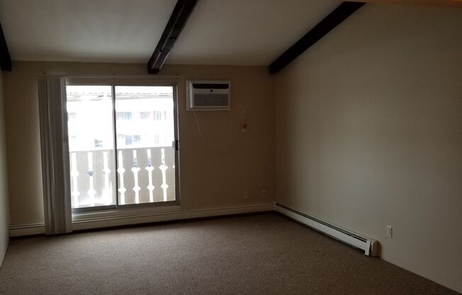 2 beds, 1 bath, 1,100 sqft, $925, Unit 2